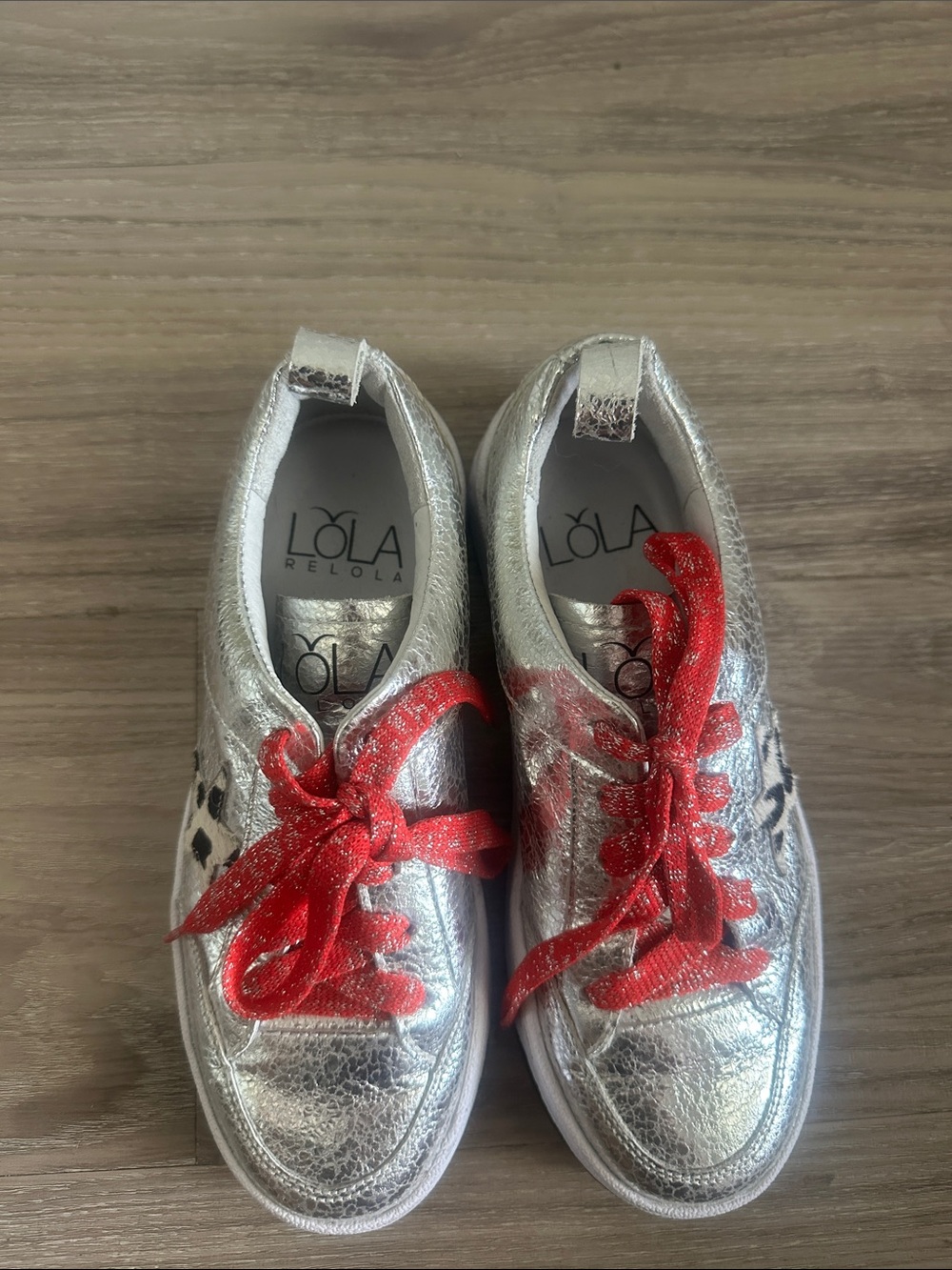 Women’s Metallic Leather Silver Sneakers with Red Laces - Picture 4 of 8